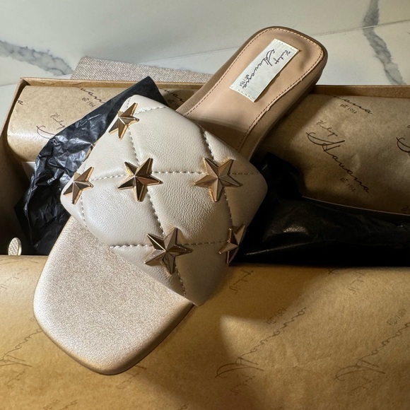 VINTAGE HAVANA Savannah Flat One Band Sandals - Leather
Sizes 8 size 6 NWT NIB - Picture 11 of 13